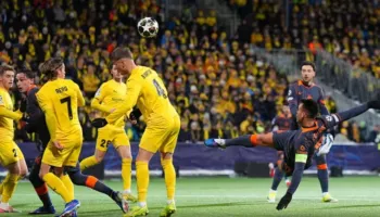 Fytyrë e qetë dhe buzëqeshje. Lautaro në versionin baba, në pritje të testeve mjekësore