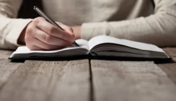 Gabimet që i bëjnë shumica: Disciplinë apo disiplinë… Si duhet të shkruhet?