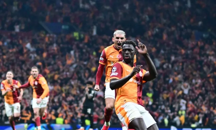 Galatasaray “makthi” i Juventusit. Bardhezinjtë “tradhtohen” nga mbrojtja, përmbysje e çmendur e turqve (video)