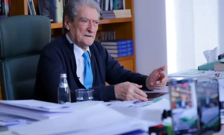 Gaz lotsjellës në selinë e PD, Berisha: Do ketë sulme asgjësuese në selitë e PS