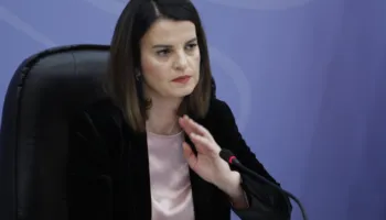 Gazi lotsjellës i skaduar në tubimet e PD, Koçiu: Nuk e di nëse është i dëmshëm