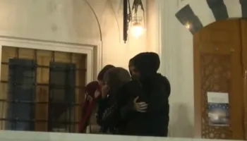 Gazi lotsjellës ndaj xhamisë/ Reagon KMSH: Dënojmë  incidentin, besimtarët e pafajshëm u lënduan pa shkak