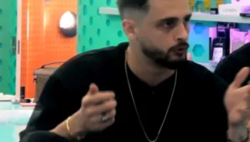 Gimbo flet për ish-të dashurën: Më kërcënonte me numra të tjerë…