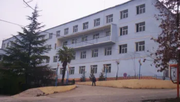 Gjendet i pajetë në përrua një burrë në Librazhd