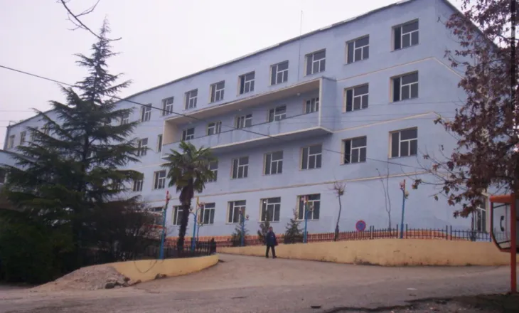 Gjendet i pajetë në përrua një burrë në Librazhd