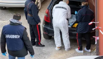 Gjendet i pajetë trupi i një 25-vjeçari shqiptar, dyshohet se është qëlluar me plumb në kokë