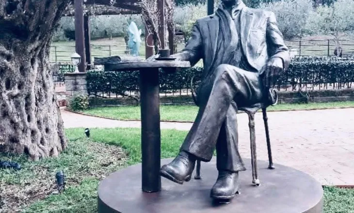 Gjeniu i adhuruar dhe i keqkuptuar që foli me gjuhën e njerëzimit…