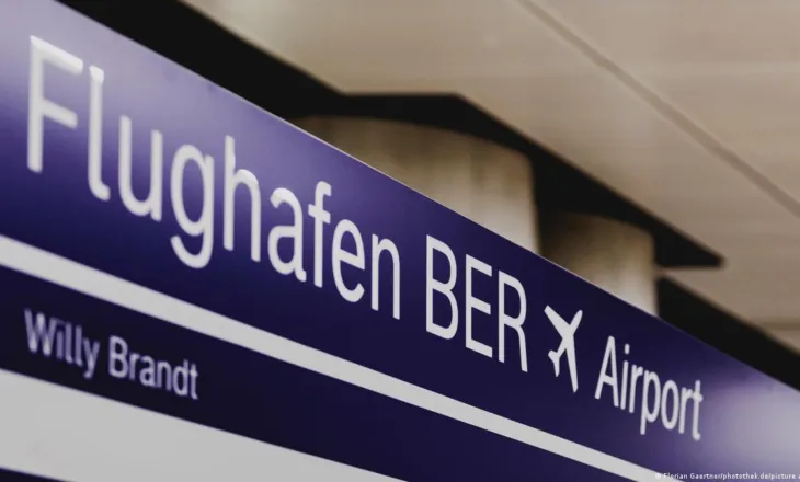 Gjermani: Shiu i ngrirë pezullon nisjet në aeroportin e Berlinit