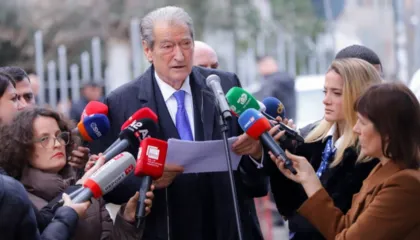 “Gjithë bota e pa kryengritjen paqësore të opozitës”/ Berisha: Diktaturat nuk rrëzohen me votë, por me revoltë