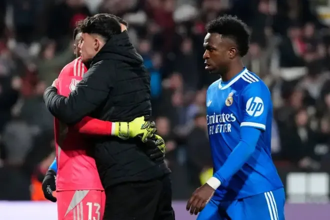 Gjobë 5.000 euro dhe një vit larg stadiumeve për hedhjen e bananes ndaj Vinicius