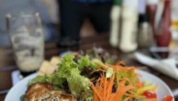 Gjumë i parehatshëm? Këto ushqime mund të ndihmojnë trupin tuaj të çlodhet