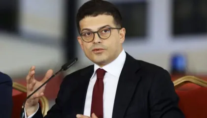 Gjyqi ndaj ish-krerëve të UÇK/ Vengu: Rihapin plagë historike…