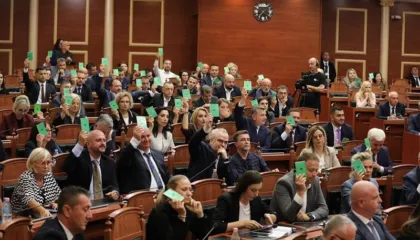 Gjyqi në Hagë, Kuvendi i Shqipërisë miraton deklaratën për pafajësinë e ish-liderëve të UÇK