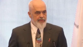 “Gjyqtarët janë vetë Zot dhe vetë shkop, kërkojnë rritje page mbi 2 mijë euro”, Rama: Uroj që Kushtetuesja të mos të na detyrojë të kërkojmë ilaçe të tjera