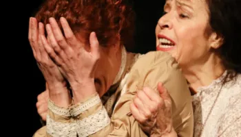 “Gjysmë-jeta e Marie Curie” në teatrin Metropol,  një histori force, guximi dhe miqësie