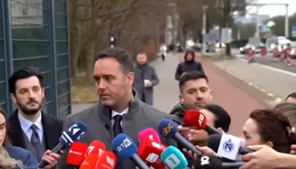 Glauk Konjufca në Hagë: Shkelje brutale e së drejtës së njeriut, po përpiqet të shtrembërohet historia