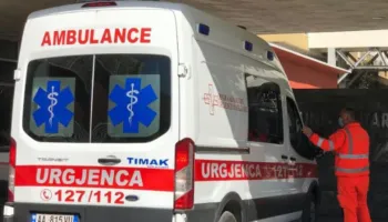 Goditet për vdekje më thikë 47-vjeçari në Kavajë