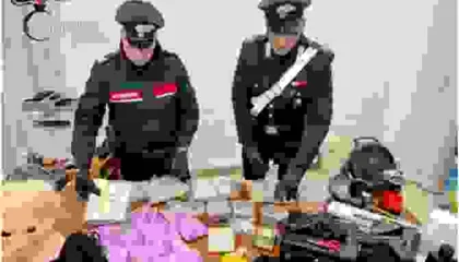 Goditet rrjeti i drogës në Raguzë, arrestohet 28-vjeçari shqiptar, sekuestrohen 10 kg narkotikë dhe dy armë pa leje