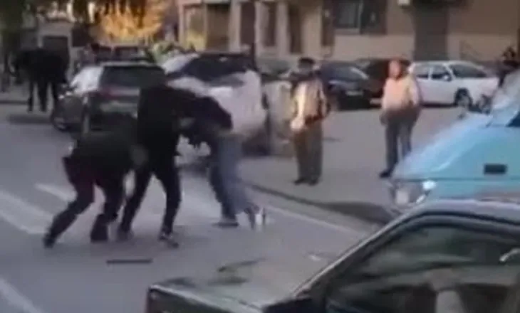 Goditi me sende të forta 48-vjeçarin, arrestohet autori. I plagosuri transportohet me urgjencë tek “Trauma”