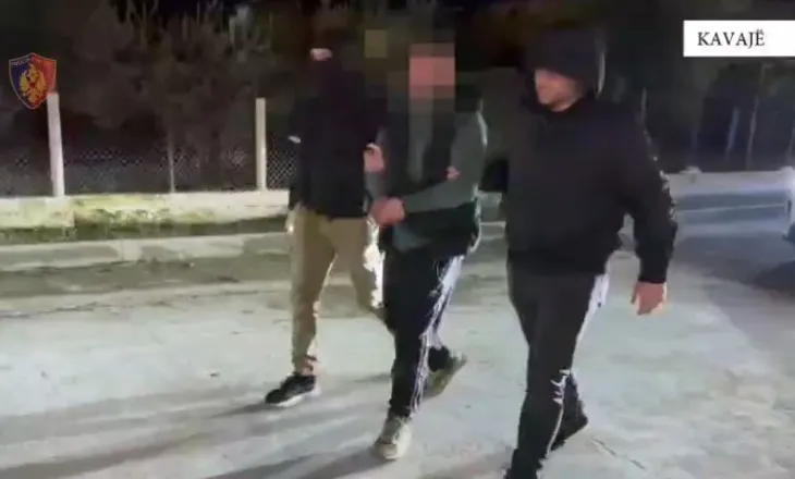 Goditi për vdekje me thikë 48-vjeçarin pas sherrit për parkimin në Kavajë, arrestohet autori