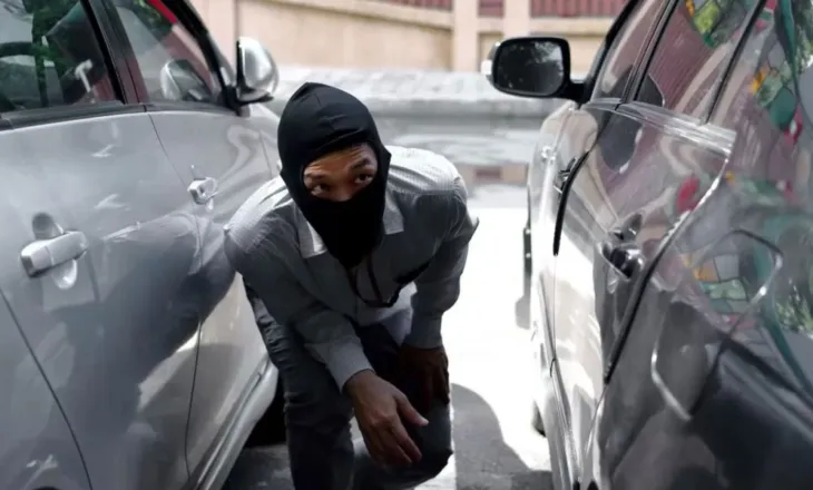 Grabiti 4 makina brenda një dite, kapet ‘skifteri’ i automjeteve