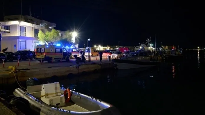Greqi: 15 viktima pas përplasjes mes anijes së Rojës Bregdetare dhe një varke me emigrantë