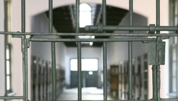 Greqi/ Sulmoi pakistanezin në qeli, shqiptari dënohet me burgim të përjetshëm