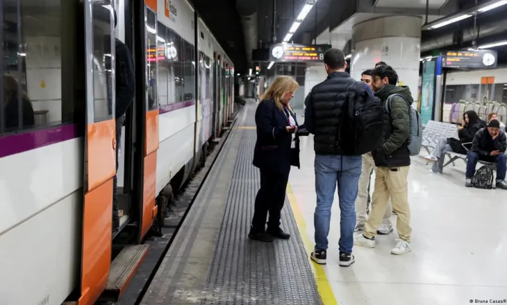Greva e drejtuesve të trenave paralizon shërbimet hekurudhore në Spanjë për shkak të shqetësimeve të sigurisë