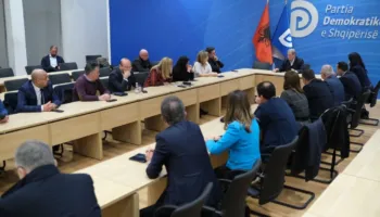 Grupi i PD përçahet për bojkotin e komisioneve, tërhiqet Berisha: Vendimin final e merr kryesia
