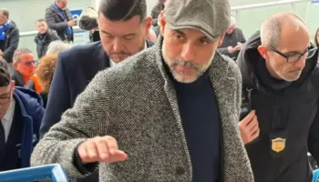 Guardiola surprizon, shfaqet në stadiumin e Brescias, ku luajti me Baggion dhe Taren, ndjek ndeshjen Union-Pro Patria