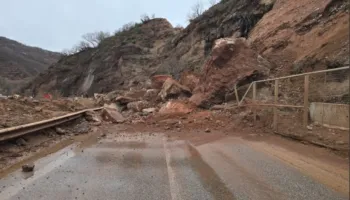 ‘Hajdutë, mashtrues’/ Qytetarët masakrojnë Taulant Ballën pasi postoi video nga bllokimi i rrugës në Dragostunjë