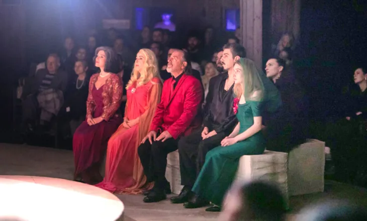 “Hamlet” nga Shekspiri në një formë moderne në teatrin Metropol