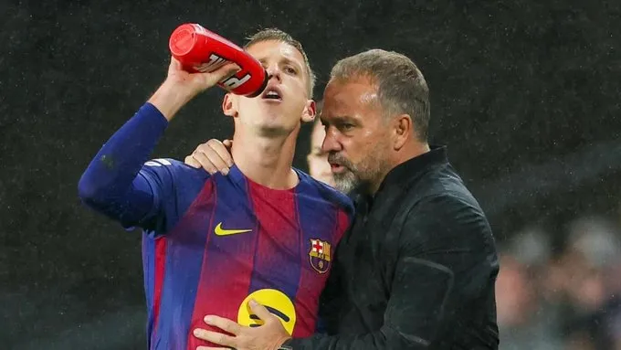 Hansi Flik parajamëron lojtarët, vonesa kushton 40 mijë euro