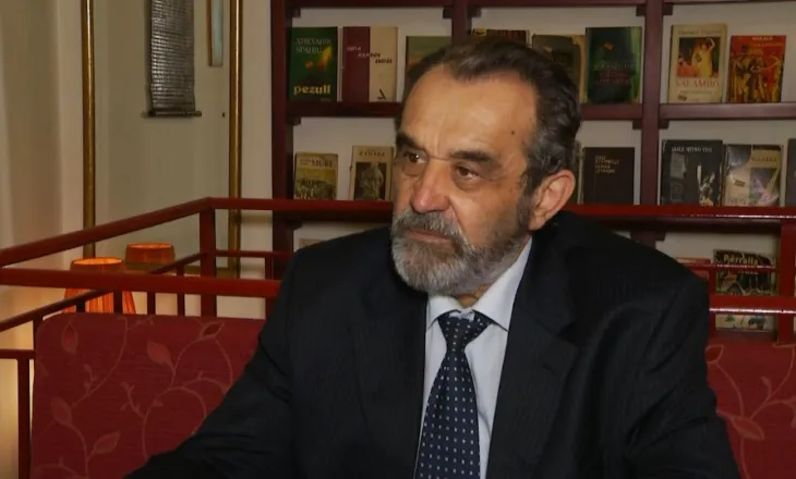 Helmimi i Petro Nini Luarasit të kujton të gjithë helmimet e pabesa në histori