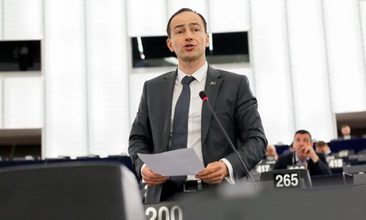 “Hetimet ndaj zyrtarëve të vijojnë pa ndërhyrje”/ Eurodeputeti Kovatchev: SPAK të veprojë në mënyrë të pavarur dhe pa..