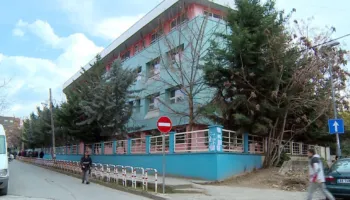 “Hidhuni nga ballkoni se ngjalleni”, flasin nxënësit e shkollës ku mësuesi predikonte fenë e Jehovait