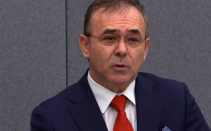 “Historia e Kosovës nuk rishkruhet në një sallë gjyqi”, Selimi: Çfarë duhej të bënim ne, kur Serbia dhe Millosheviçi po vrisnin popullin tonë?