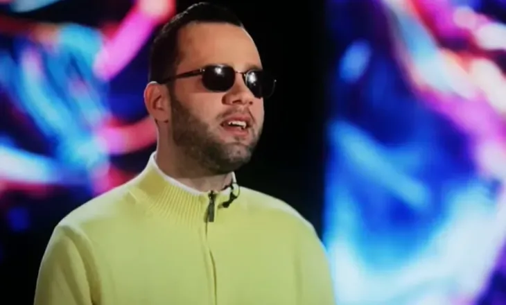 Historia e një djali të verbër që po i hap sytë Shqipërisë