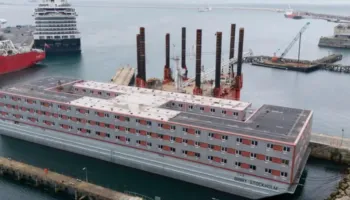 Historia pas “anijes” së azilit: vdekja e një shqiptari dhe betejat ligjore në Britani