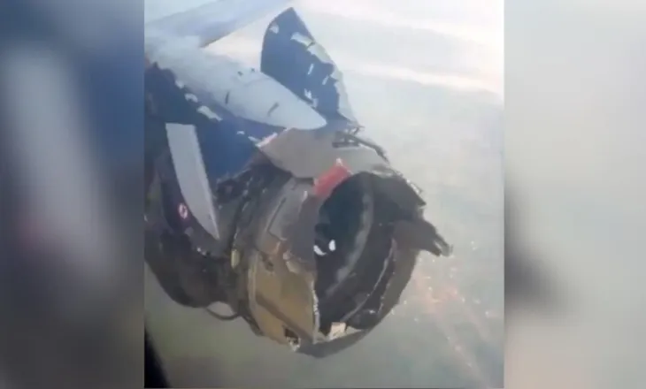 Horror në ajër/ Motori i avionit shpërthen gjatë fluturimit, kaos mes pasagjerëve në bord, piloti bën ulje emergjente