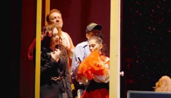 Humor dhe mister në komedinë “Shumë pak vrasës” bazuar në veprën e Paul Pörtner