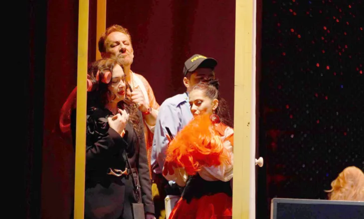 Humor dhe mister në komedinë “Shumë pak vrasës” bazuar në veprën e Paul Pörtner