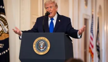 Hyjnë në fuqi tarifat e reja globale të Trump prej 10%, Kina paralajmëron kundërpërgjigjje