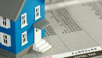 Hyn në fuqi udhëzimi për rivlerësimin: Zbritje 1% për çdo vit përdorimi për apartamentet