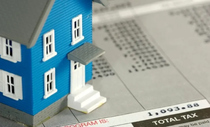 Hyn në fuqi udhëzimi për rivlerësimin: Zbritje 1% për çdo vit përdorimi për apartamentet