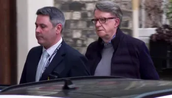 I dha Jeffrey Epstein të dhëna qeveritare, arrestohet ish-ambasadori britanik në SHBA