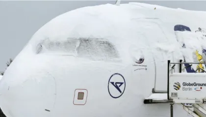 I ftohtë ekstrem “mbërthen” Gjermaninë/ Aeroporti i Berlinit mbyllet për shkak të akullit të zi