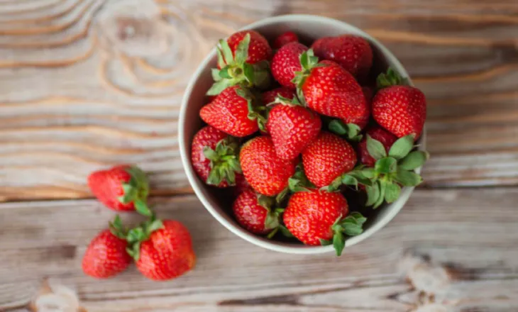 I gjejmë gjerësisht në treg, 4 vlerat ushqyese të luleshtrydhes