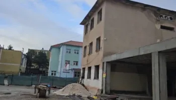 I mituri u godit nga inertet pranë kantierit të ndërtimit, procedohet punonjësi i firmës në Kukës