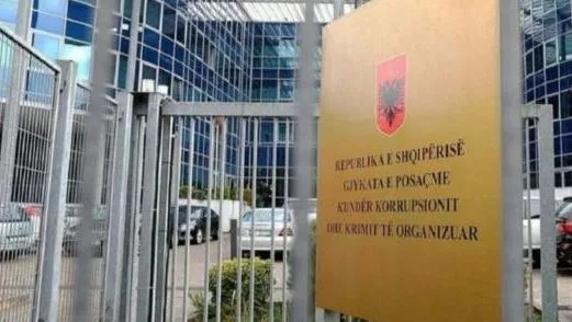 I mori 700 euro të burgosurit për leje/ GJKKO jep dënimin për ish shefin e regjimit në burgun e Lushnjës, Irakli Leka